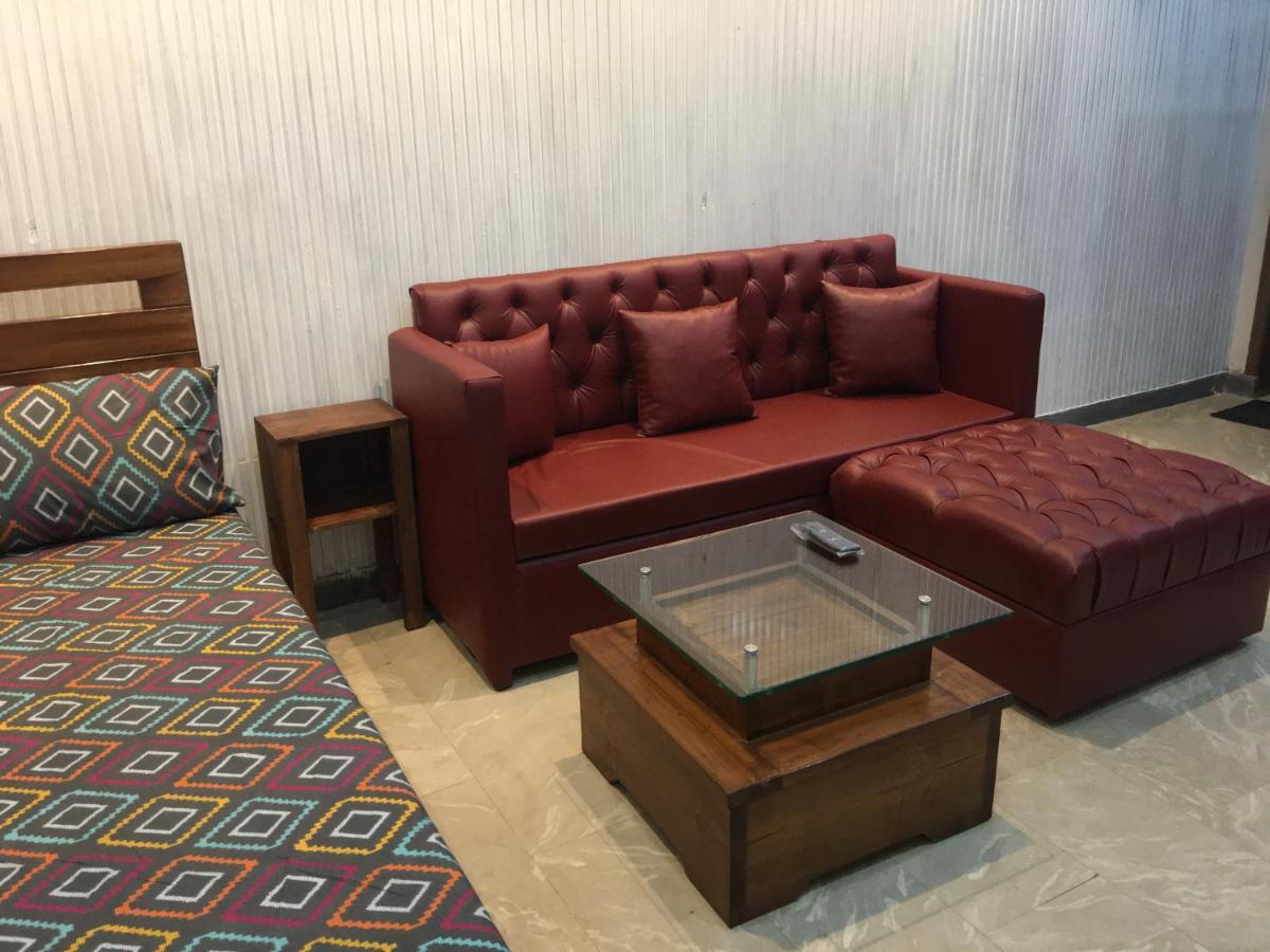 One Bed Studio Apartment near Shaukat Khanum Lahore Bagian luar foto