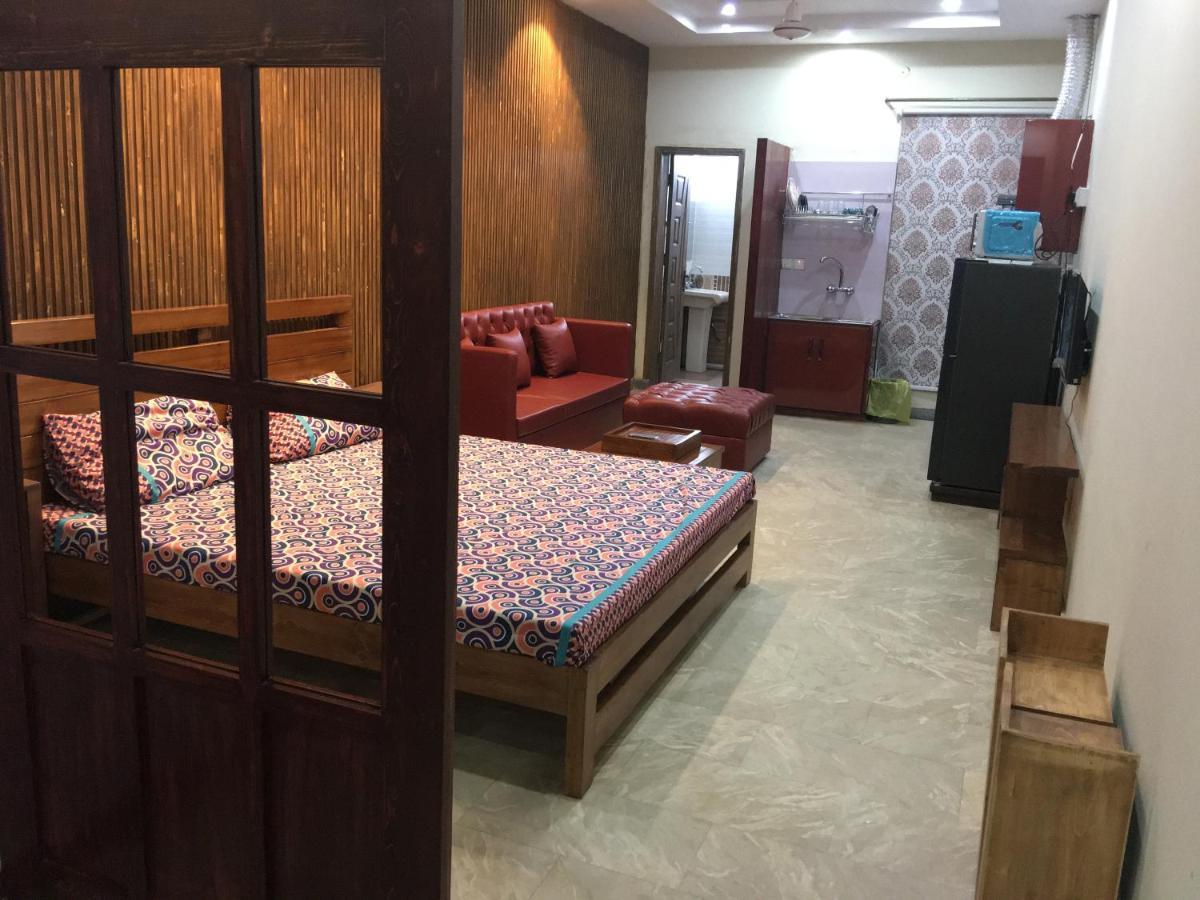One Bed Studio Apartment near Shaukat Khanum Lahore Bagian luar foto